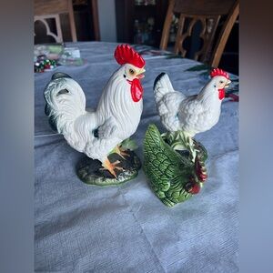 Vintage rooster and hen figurines (*B)